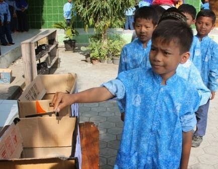 Tentang Murid MI Sulursewu Ngawi Kumpulkan Uang Koin Untuk Australia