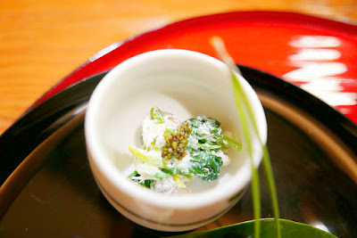 Tousuiro, a Tofu Kaiseki restaurant. Tousuiro specializes in homemade tofu and offers a kaiseki dinner that can include seafood or can also be completely vegetarian. This is the can have seafood version of the first course