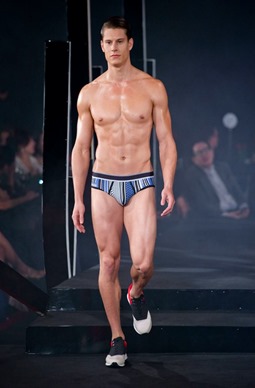 Red Charity Gala River Viiperi Bench13