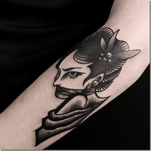 una_geisha_monocromatica_y_tradicional una_geisha_monocromatica_y_tradicional