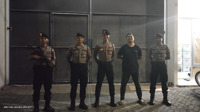 Polres Gresik Pastikan Keamanan Logistik Pemilu di Gudang KPU Gresik