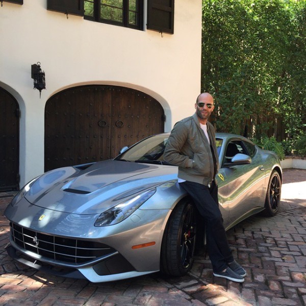 파일:external/www.celebritycarsblog.com/Jason-Statham-Ferrari-F12-600x600.jpg