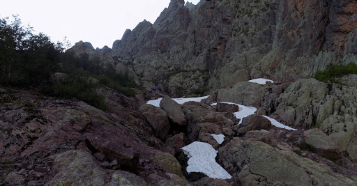 Arrivée aux premiers névés du couloir de Serra Pianella