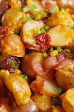 Loaded Slow-Cooker Potatoes was pinched from <a href="http://www.delish.com/cooking/recipe-ideas/recipes/a50007/slow-cooker-loaded-potatoes/" target="_blank">www.delish.com.</a>