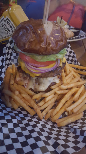 American Restaurant «The Hub Grill and Bar», reviews and photos, 1860 S Stapley Dr, Mesa, AZ 85204, USA