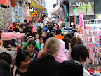 markt in chinatown - viele,viele unnötige dinge auf einem haufen