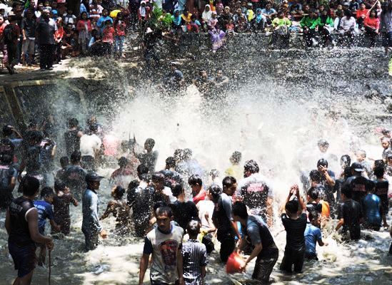 wisata Pemandian Tawun Padat Pengunjung