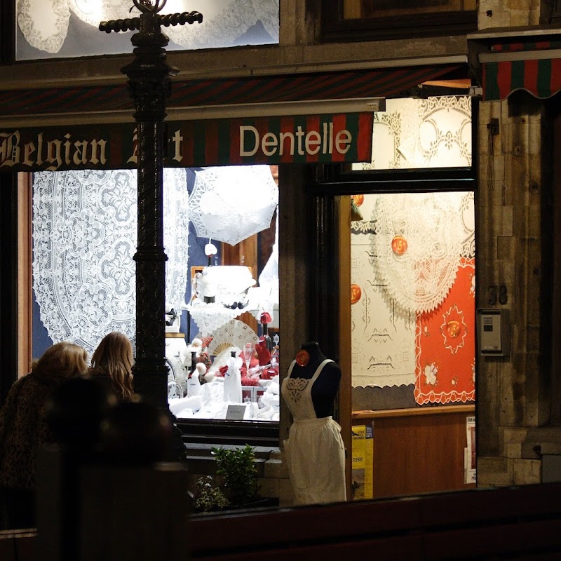 Brussels_210 Grand Place Lace Shop.jpg Brussels_210 Grand Place Lace Shop.jpg