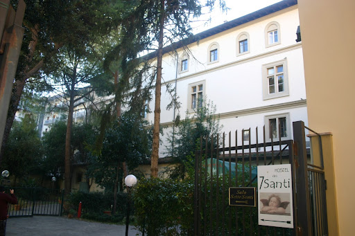 Hostel 7 Santi
