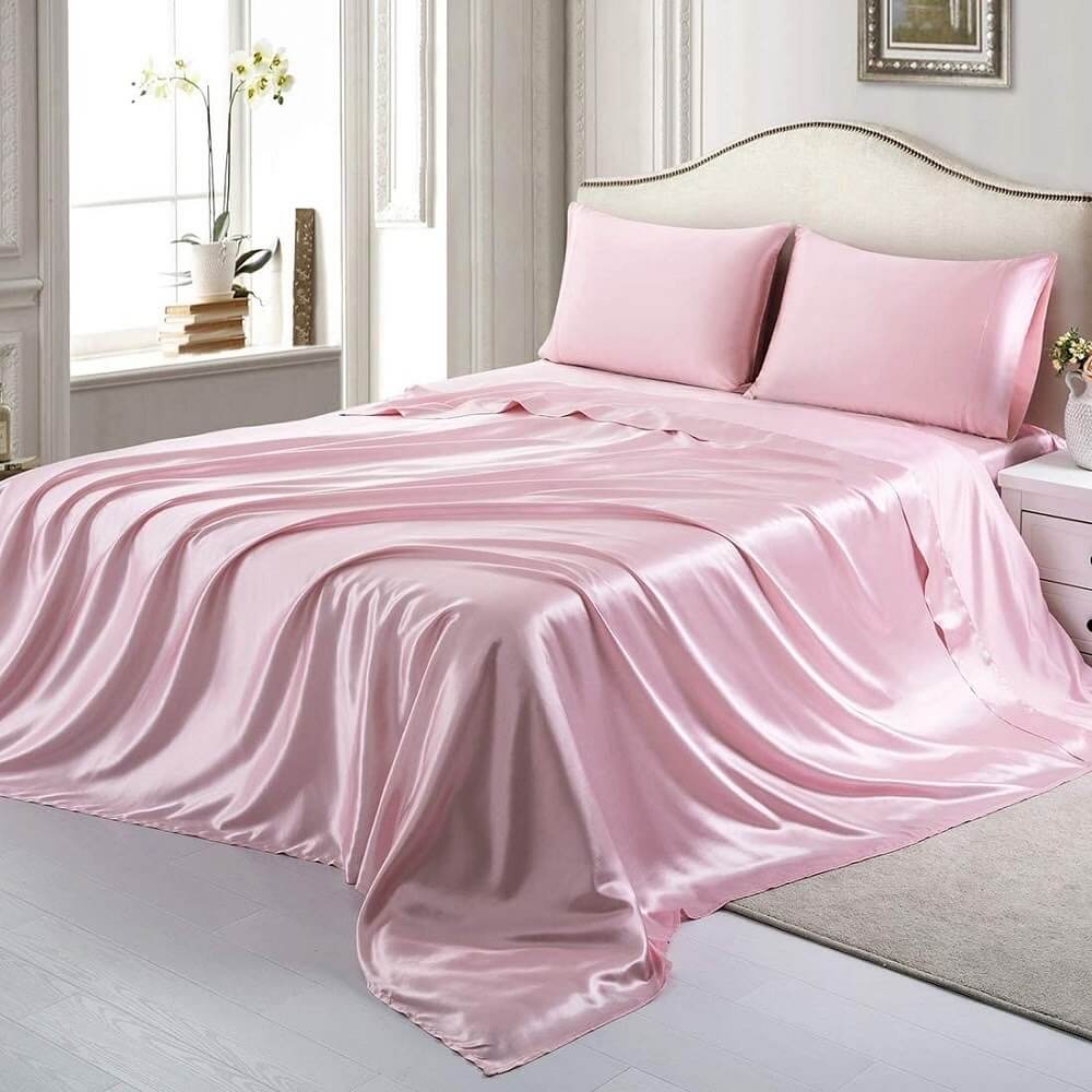 Drap giường lụa satin màu hồng giúp bạn dễ ngủ