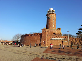 na zdjeciu kołobrzeska latarnia morska 