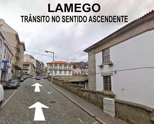 Troço da rua do Teatro com sentido ascendente