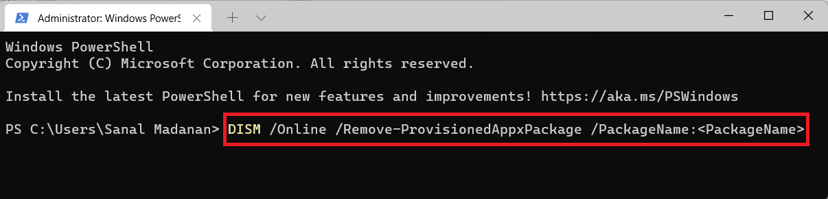 V prostředí Windows PowerShell je spuštěn příkaz dism k odstranění vestavěných aplikací.