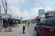 Kasat Lantas Polres Labuhanbatu Turun Langsung Membantu  Atur Arus Lalu Lintas Pos Yan 3 Kampung Pajak