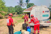 PMI Kabupaten Distribusikan Air Bersih di Desa Karangsegar