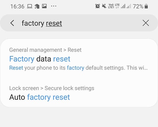 Wyszukaj Reset do ustawień fabrycznych w pasku wyszukiwania