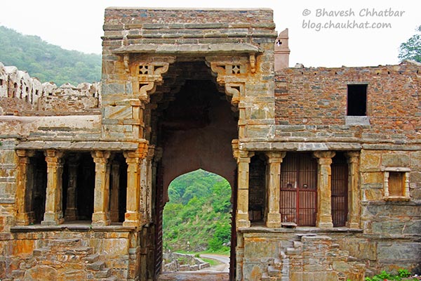 Remains of the beautiful architecture of Kumbhalgarh