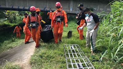 Tim SAR Evakuasi Jenazah Korban Tenggelam 