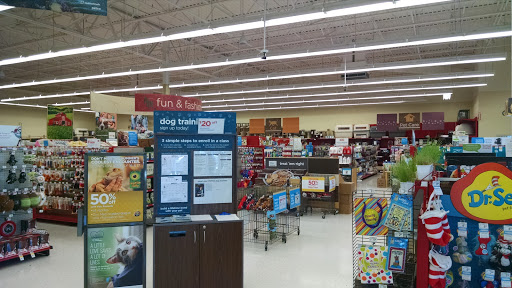 Pet Supply Store «Petco Animal Supplies», reviews and photos, 3424 W Shore Dr, Holland, MI 49424, USA