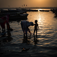 Life and death in Varanasi di 