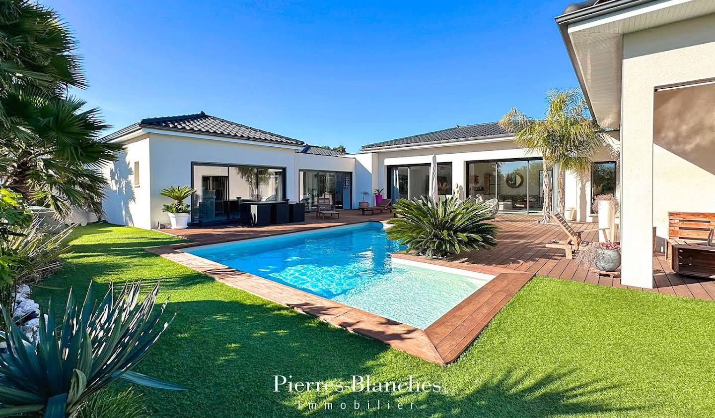 House with pool and terrace Grau d'Agde