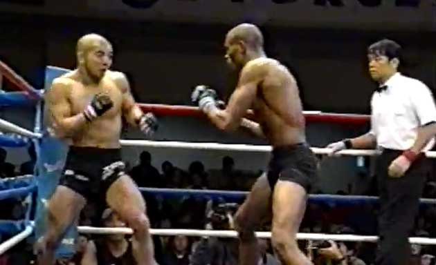 파일:external/www.mmaspace.net/Anderson-Silva-vs-Tetsuji-Kato-shooto.jpg