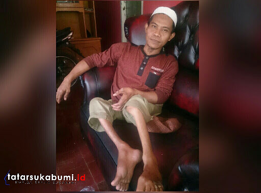 
Tidak Sanggup Beli Kursi Roda, Ustadz di Sukabumi Berjalan Menggunakan Tangan 
