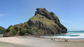 Lion Rock, Piha Beach panorama