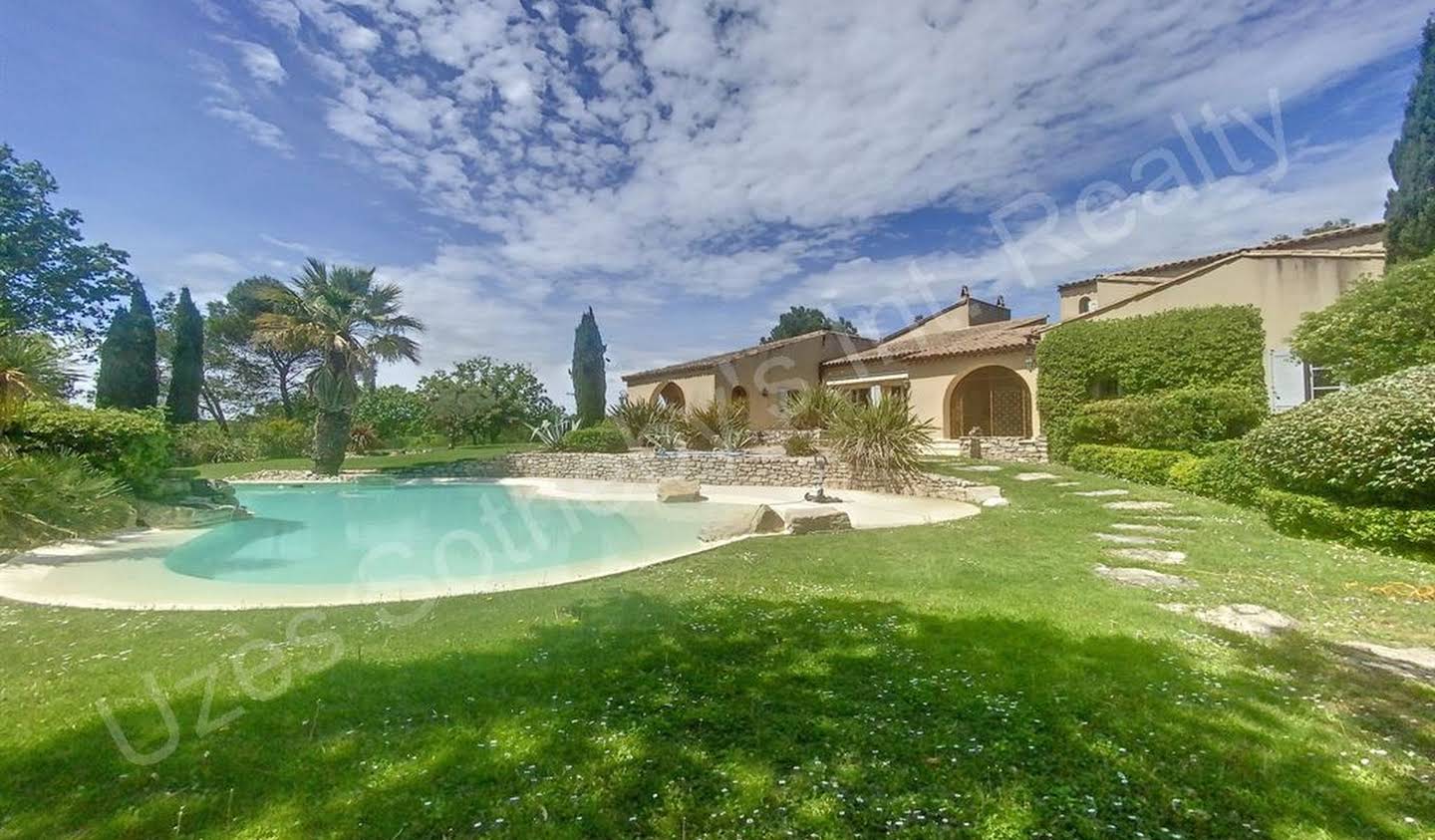 House with pool and garden Uzès