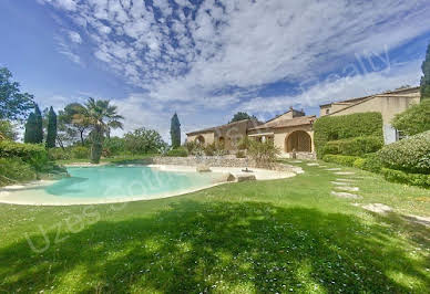 Maison avec piscine et jardin 4