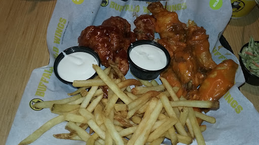 Chicken Wings Restaurant «Buffalo Wild Wings», reviews and photos, 169 Tom Hill Sr Blvd, Macon, GA 31210, USA