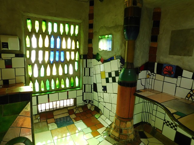 C44_NZ NI Hundertwasser Toilet_2018-06-02_DSCN0727