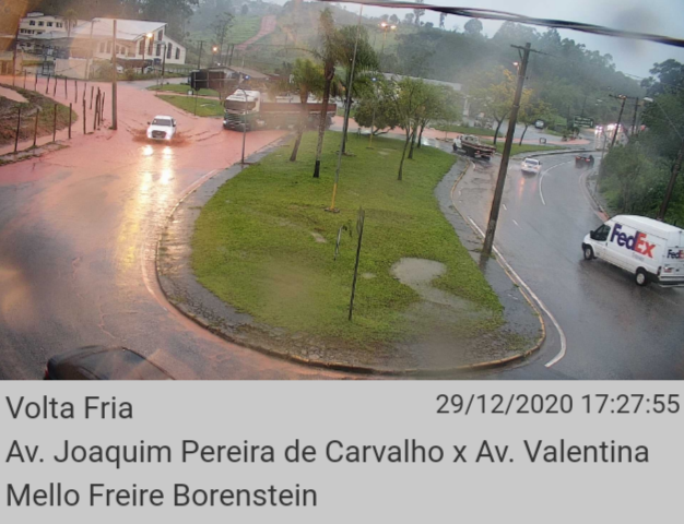 Chove muito em Mogi das Cruzes nessa terça feira 29/12; Veja vários pontos de alagamentos e imagens também do trânsito