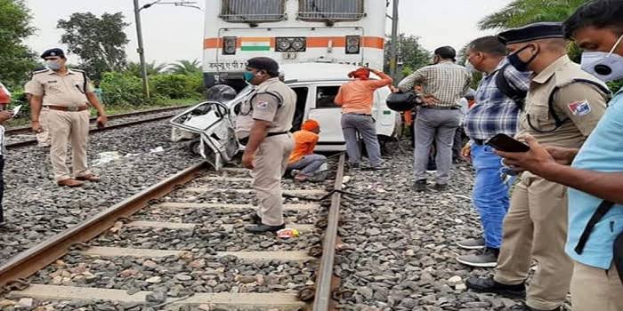 पटना-गया रेलखंड पर ट्रेन की चपेट में आई कार, दो की मौके पर मौत, 5 साल के मासूम की हालत गंभीर पटना-गया रेलखंड पर ट्रेन की चपेट में आई कार, दो की मौके पर मौत, 5 साल के मासूम की हालत गंभीर