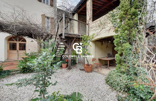 House with garden 1