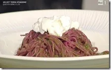 Tagliolini alle rape rosse con pesto e burrata