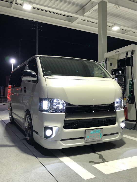 ハイエースバンのボンネット塗装・DIYに関するカスタム事例の投稿画像2枚目