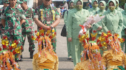 Kunjungi Mayonif  R 142/KJ, Danrem 042/Gapu Ingatkan Prajurit dan Persit Agar Pandai Membawa Diri Dalam Pergaulan