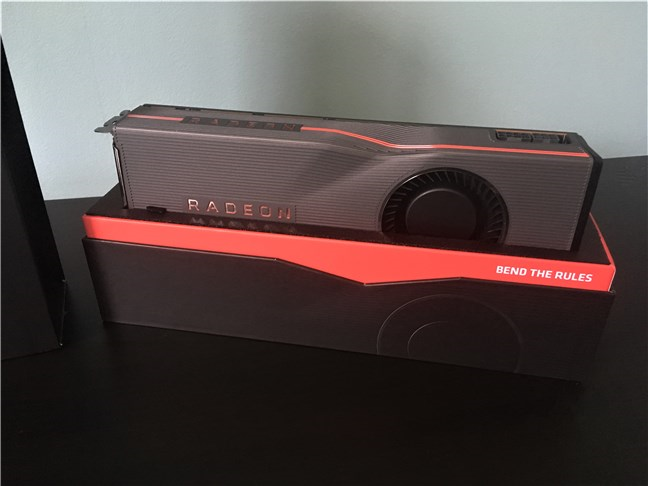 Sacar AMD Radeon RX 5700 XT de la caja