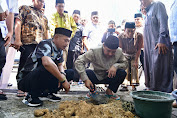 Pj Gubernur Sulsel Lakukan  Peletakan Batu Pertama Pembangunan Menara Masjid Nurul Ilmi Himal SMPPSMADAGA Bone