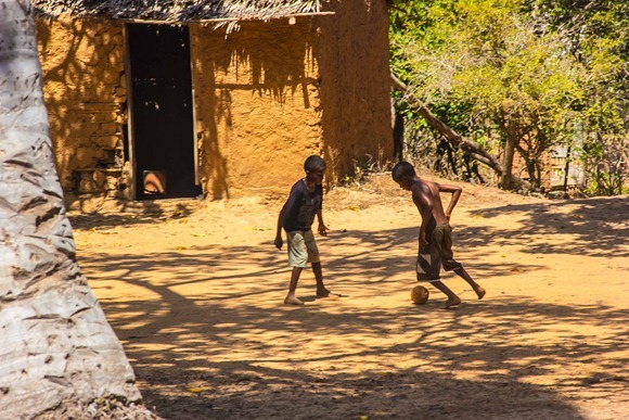 Un'immagine della quotidianità nella Ilha do Cajual, fonte: Açao Social na Ilha de Cajual