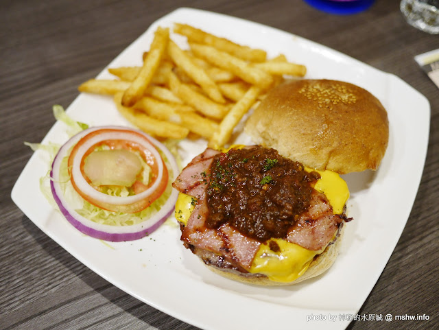 【食記】台中Mr. echo burger 艾可先生新美式漢堡餐廳-逢甲店@西屯逢甲夜市商圈 : 艾可初夏超值饗~逢甲師生還有特別優惠喲! 區域 午餐 台中市 晚餐 漢堡 美式 西屯區 輕食 雞排 飲食/食記/吃吃喝喝 麵食類 