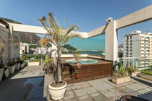 Appartement avec piscine 1