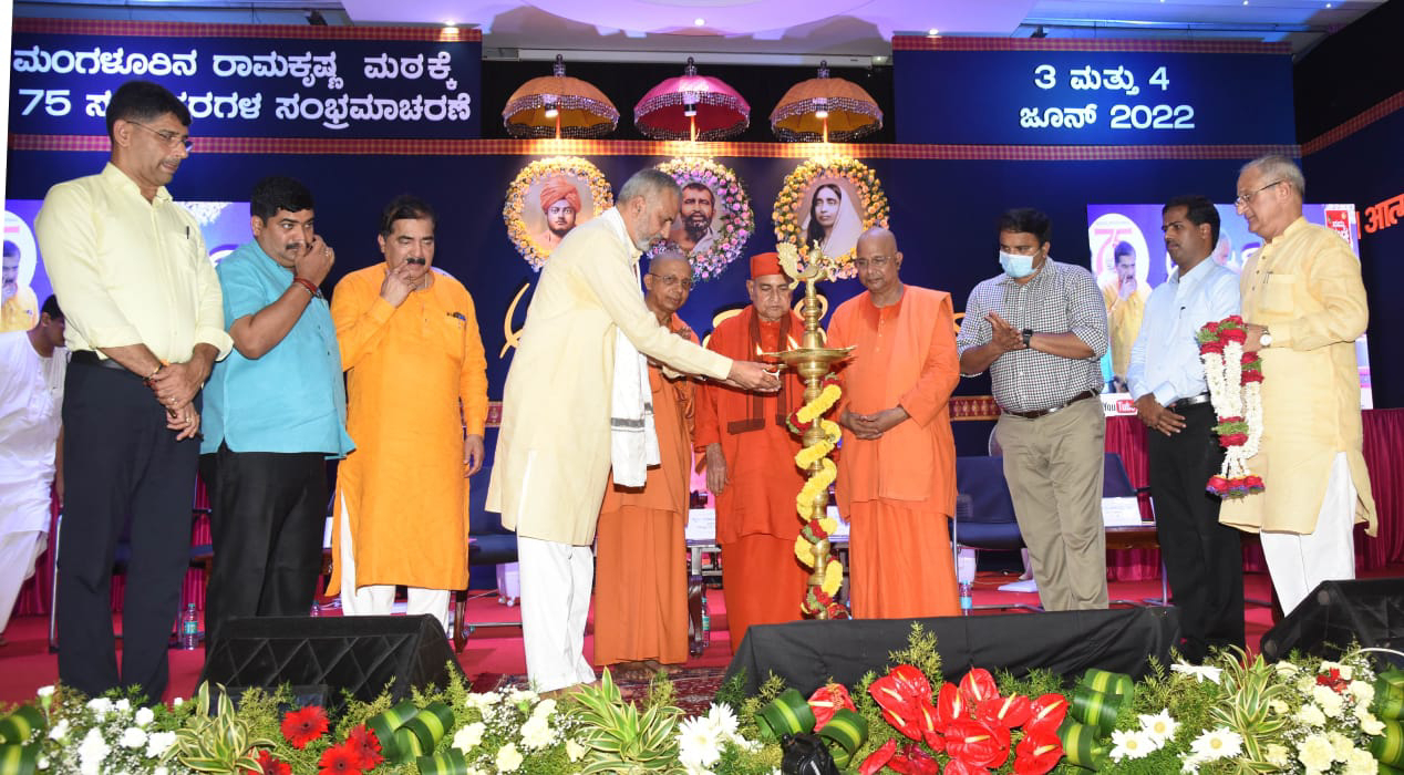 ಇಂದು ಎಲ್ಲದರಲ್ಲೂ ಬದಲಾವಣೆ, ಪಾಶ್ಚಿಮಾತ್ಯಕರಣ, ವಾಣಿಜ್ಯಕರಣವಾಗುತ್ತಿರುವುದು ವಿಷಾದನೀಯ: ವಿಶ್ವೇಶ್ವರ ಹೆಗಡೆ ಕಾಗೇರಿ ಇಂದು ಎಲ್ಲದರಲ್ಲೂ ಬದಲಾವಣೆ, ಪಾಶ್ಚಿಮಾತ್ಯಕರಣ, ವಾಣಿಜ್ಯಕರಣವಾಗುತ್ತಿರುವುದು ವಿಷಾದನೀಯ: ವಿಶ್ವೇಶ್ವರ ಹೆಗಡೆ ಕಾಗೇರಿ