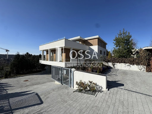 Luxury house for sale in Gdynia (Poland) - Modern house with garden and driveway