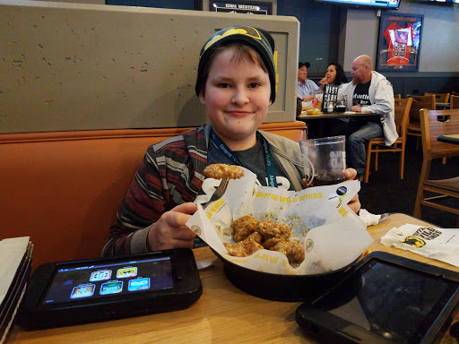 Chicken Wings Restaurant «Buffalo Wild Wings», reviews and photos, 3701 Metro Dr #100, Council Bluffs, IA 51501, USA