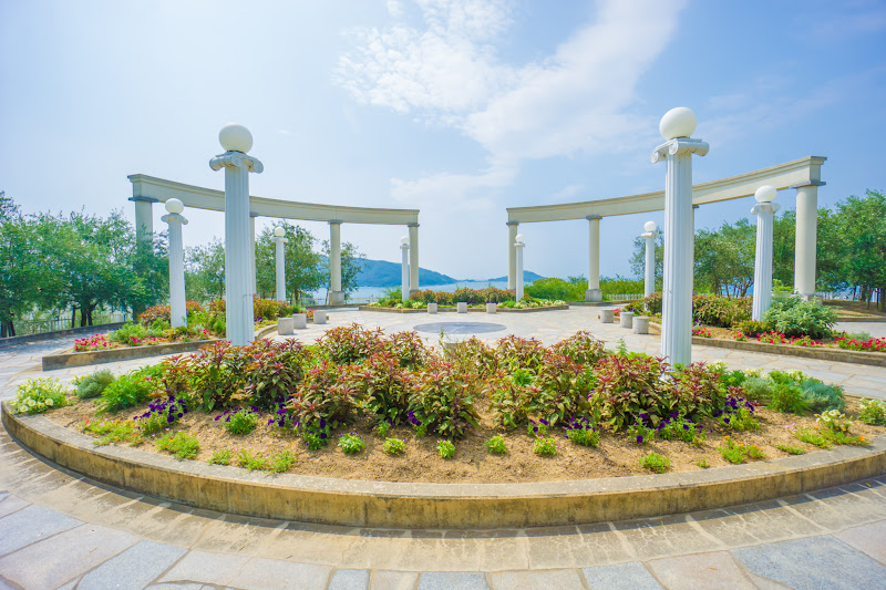 Shodoshima Olive Park, An open space with beautiful chalky construction products 3