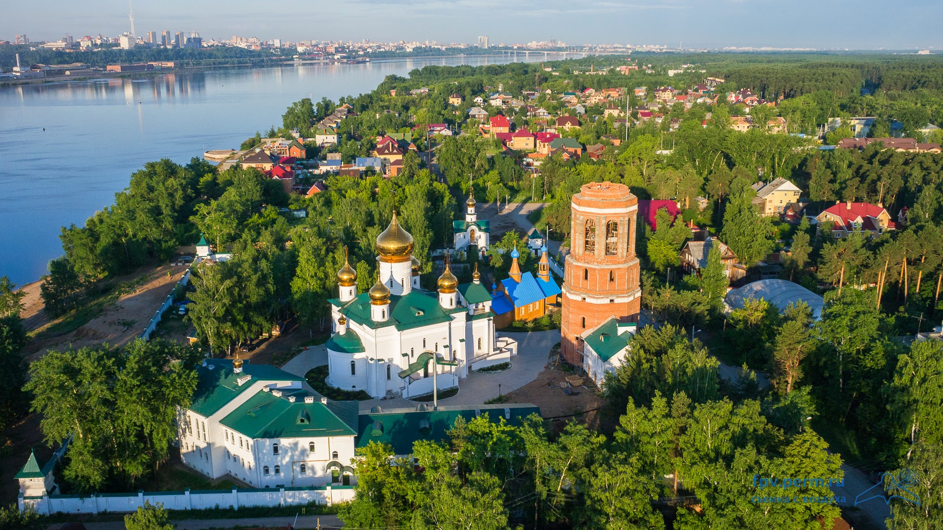 Г курья. Верхняя Курья мужской монастырь Пермь. Богоявленский монастырь Пермь. Микрорайон верхняя Курья Пермь. Богоявленский монастырь сверху Пермь.