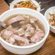 助仔牛肉湯