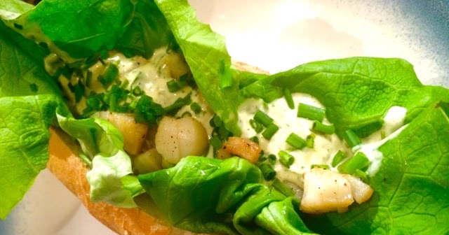 Scallop rolls with lemon-basil sauce